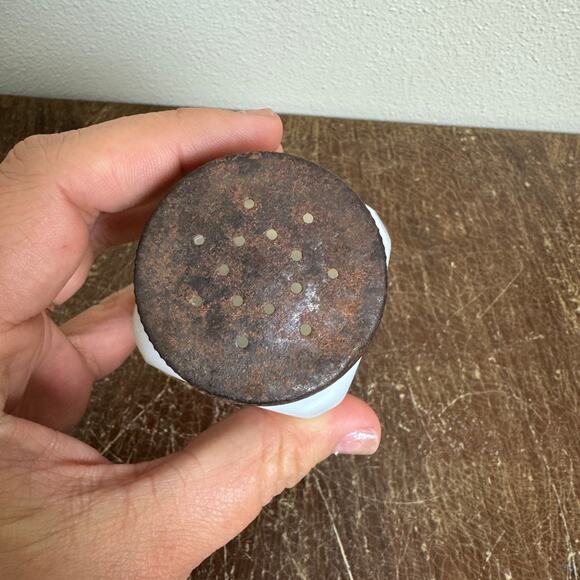 Vintage Milk Glass Made in USA metal‎ top Single Shaker - Picture 4 of 7